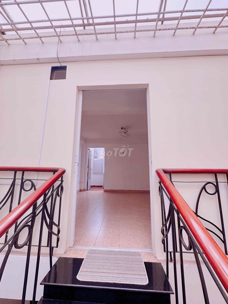 Phòng trọ 25m² tại Quận 10 - Gần các trường đại học lớn và tiện ích đầy đủ!