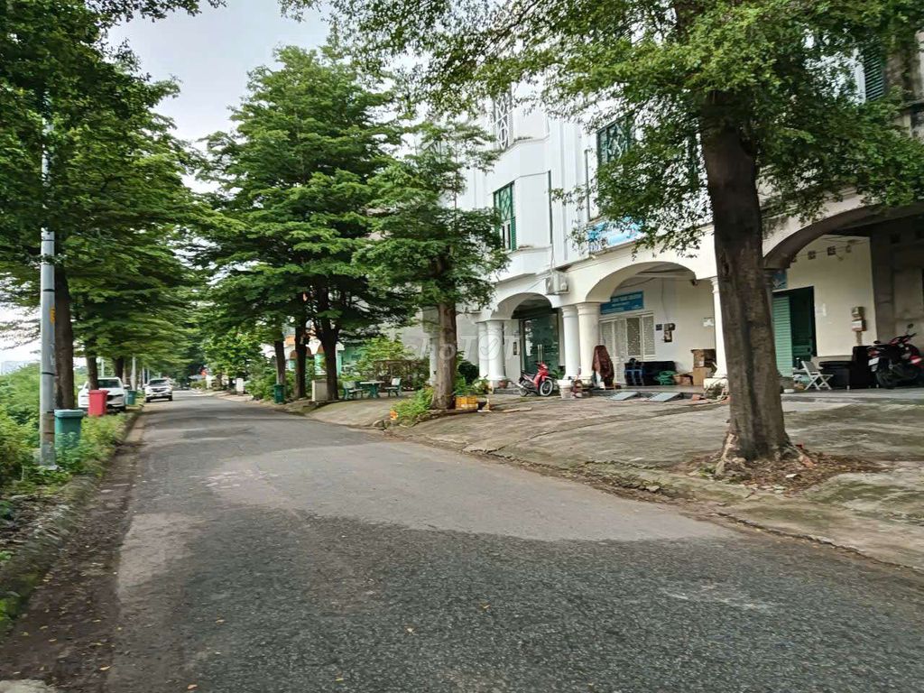 Cho thuê nhà liền kề 216m² tại Thủ Đức - Thích hợp làm văn phòng và kho hàng!