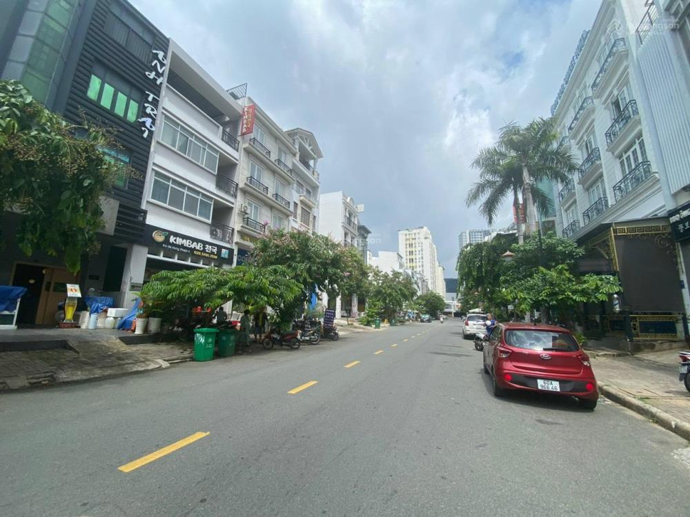 Bán nhà mặt phố Hưng Gia PMH Q7 111m² giá 28.5 tỷ - Full nội thất, thang máy