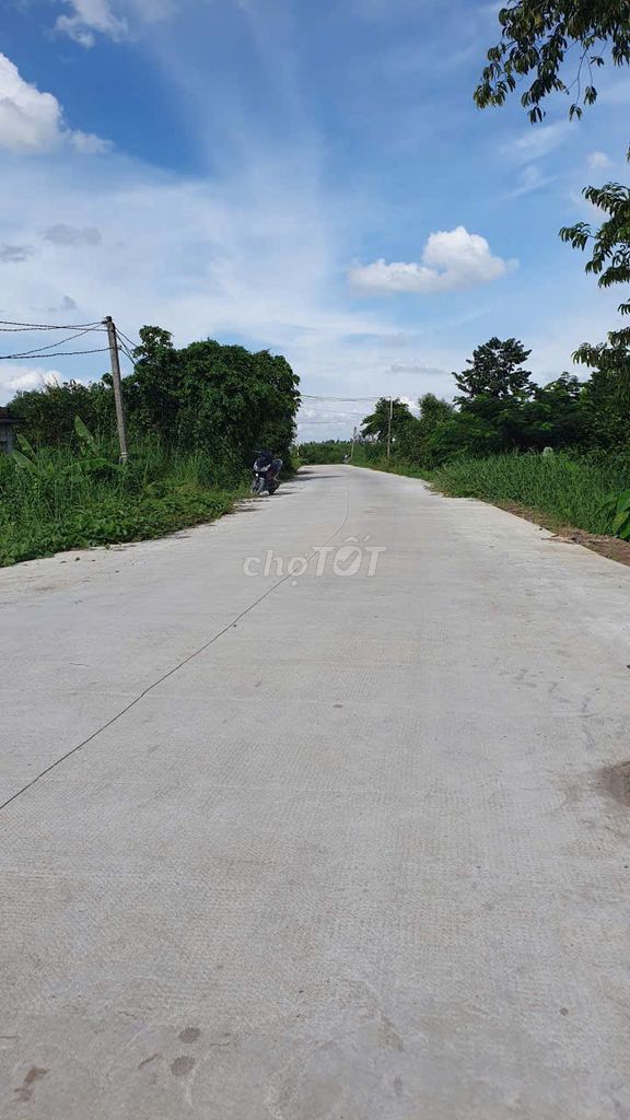 Đất nền mặt tiền đường Bờ Kênh, Đức Hòa 7511,7m² giá 35 tỷ - Đầu tư sinh lời ngay!