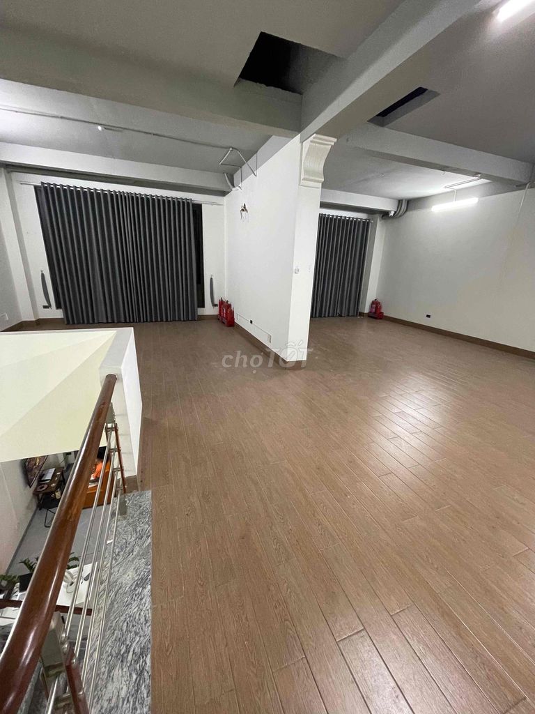 Cho thuê mặt bằng kinh doanh tại Gia Lâm 150m² giá 12 triệu - Phù hợp cho văn phòng, spa!