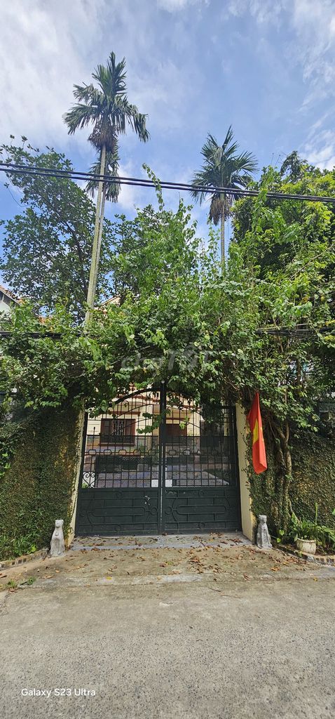 Biệt thự cho thuê 330m² tại Ngọc Thụy, Long Biên - View sông Hồng, nội thất đầy đủ!