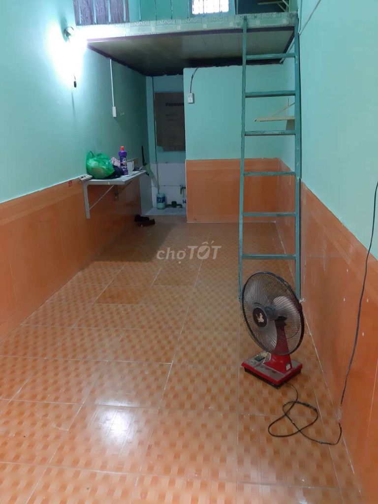 Phòng trọ lớn ở Bến xe Ngã tư Ga 20m² giá 1.8 triệu - Không ở chung chủ