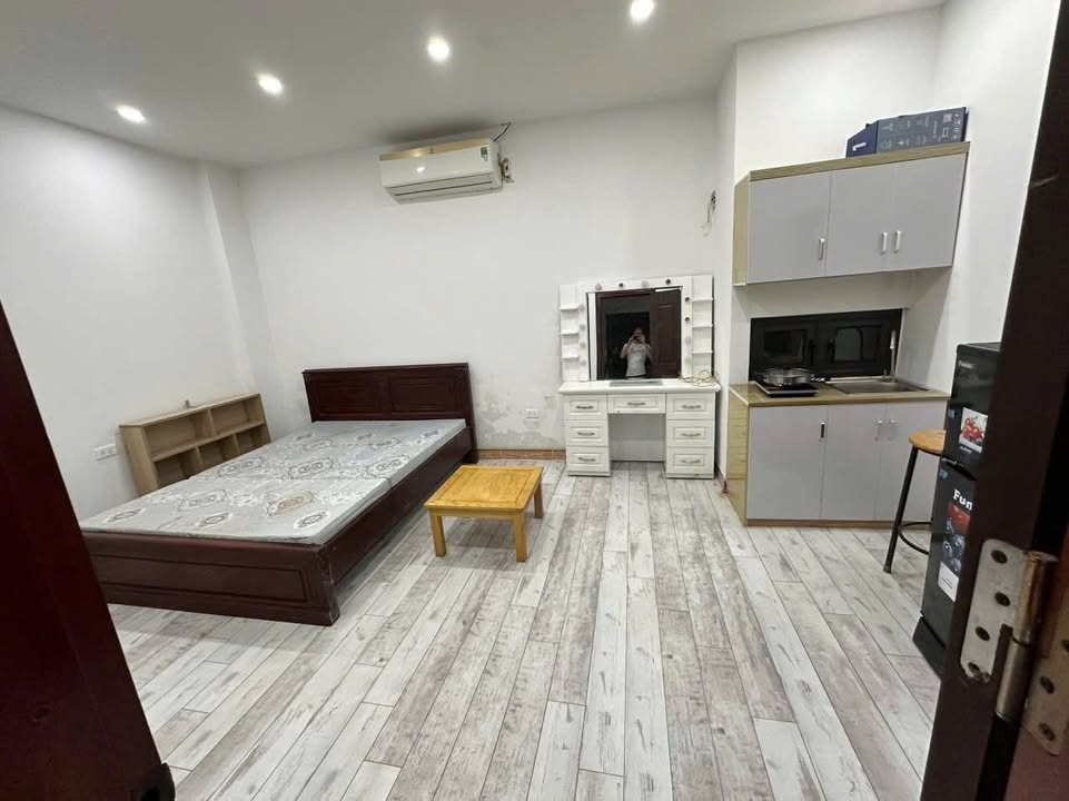 Căn hộ cho thuê phố Bồ Đề 30m² giá 4,5 triệu - Nội thất đầy đủ, nhận nhà ngay!