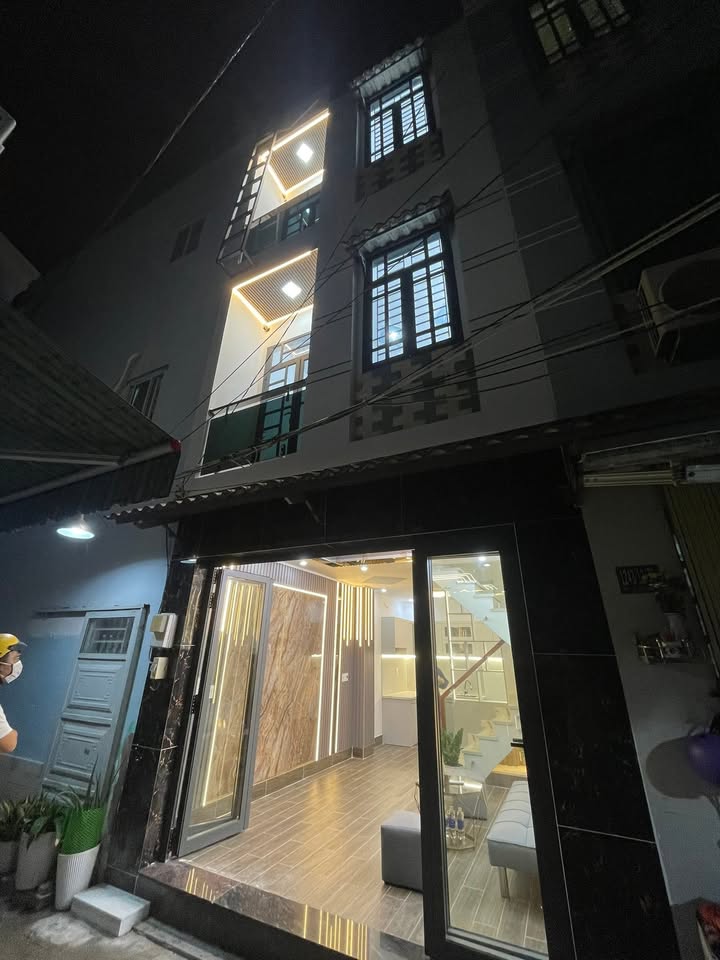 Nhà phố Nhà Bè 28m² giá 2.25 tỷ - Thiết kế hiện đại, đầy đủ nội thất!