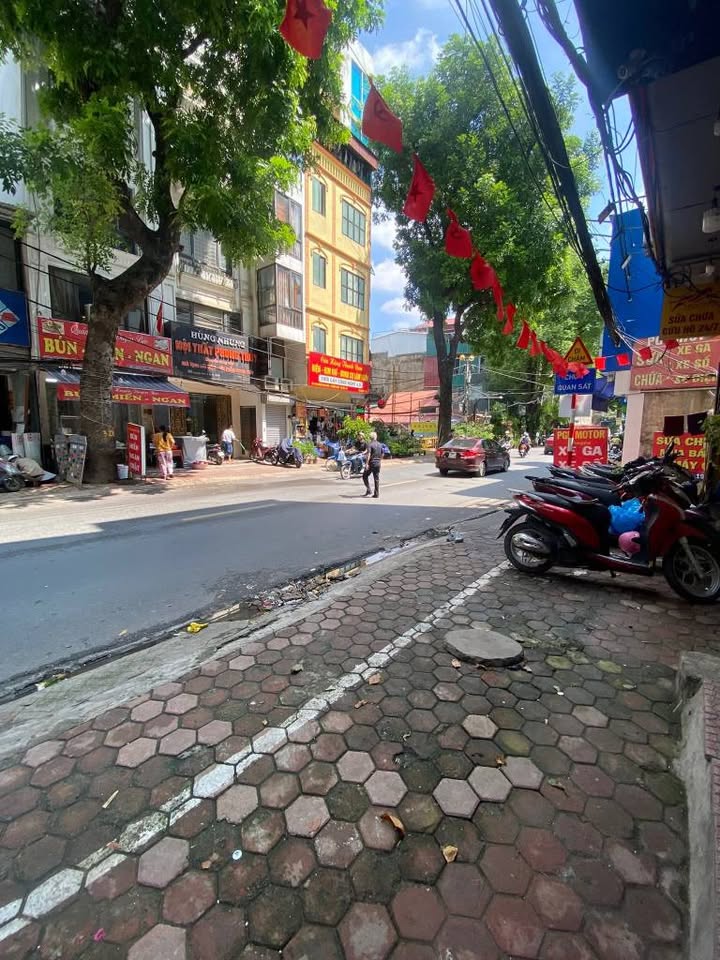 Nhà mặt phố Hoàng Hoa Thám, Ba Đình 45m² - Kinh doanh đỉnh cao, giá thỏa thuận!