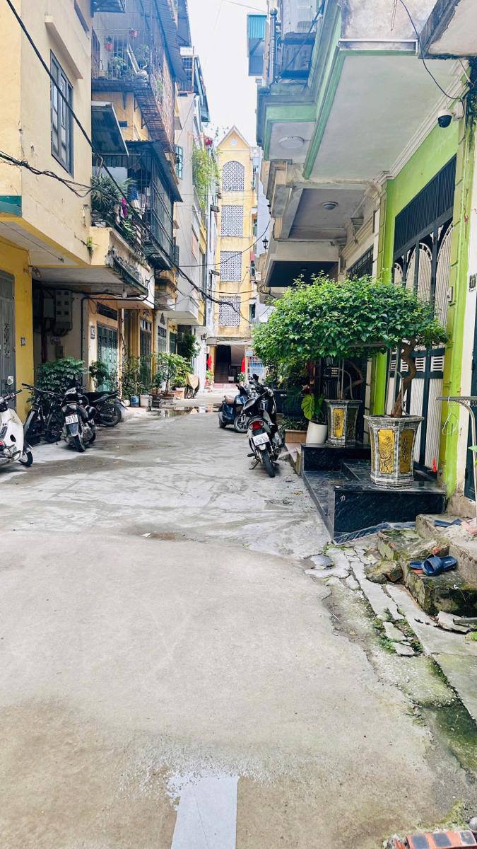 Nhà riêng Cổ Nhuế 2, Bắc Từ Liêm 42m² giá 8 tỷ - Thiết kế tiện nghi, ô tô vào tận nhà!