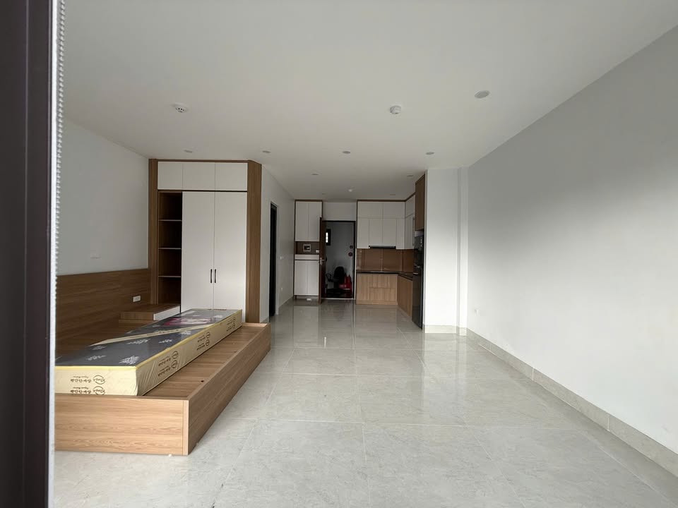 Căn hộ cho thuê tại Ngõ 175 Lạc Long Quân, Cầu Giấy 45m² - Ô tô đỗ tận cửa!