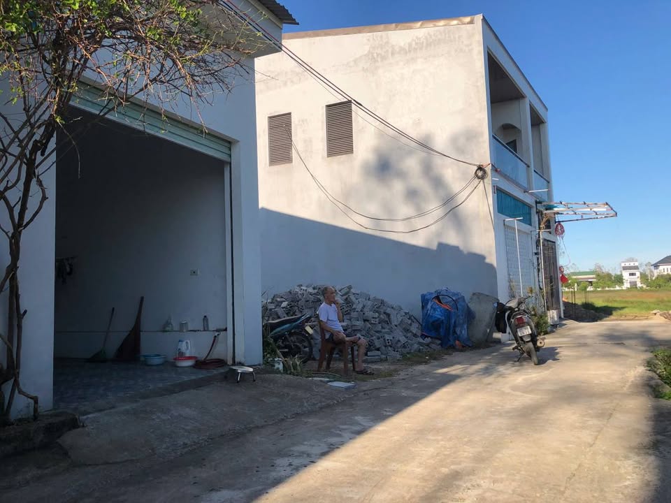 Đất Kim Nghĩa, Vinh 100m² giá 2.1 tỷ - Đường thông thoáng, dân cư đông đúc!