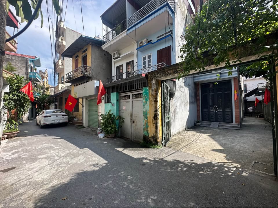 Nhà 2 tầng kiên cố ngõ 116 Trần Nguyên Hãn 81m² giá 2 tỷ - Đường ô tô thông thoáng!