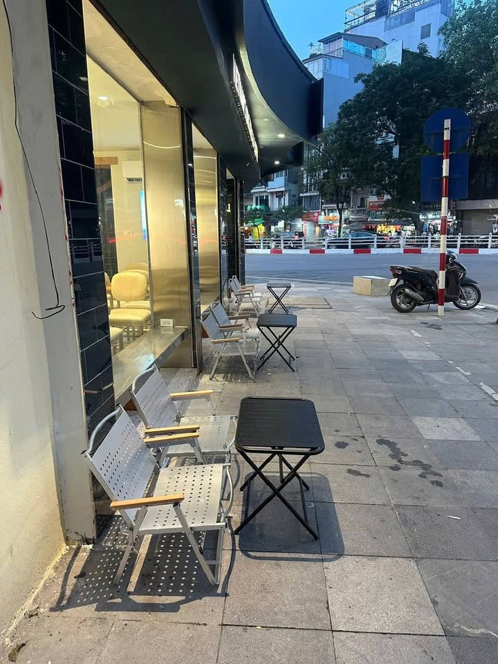 Sang Nhượng Quán Cafe Mặt Tiền Phan Bội Châu, Hoàn Kiếm - 90m² - Chỉ 550 triệu