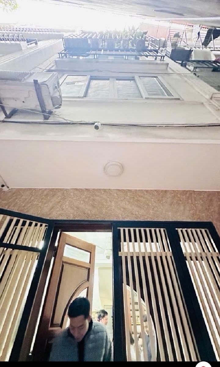 Bán gấp nhà ngõ 79 Cầu Giấy - 30m² giá 7.9 tỷ - Vị trí đẹp, tiện ích đầy đủ!