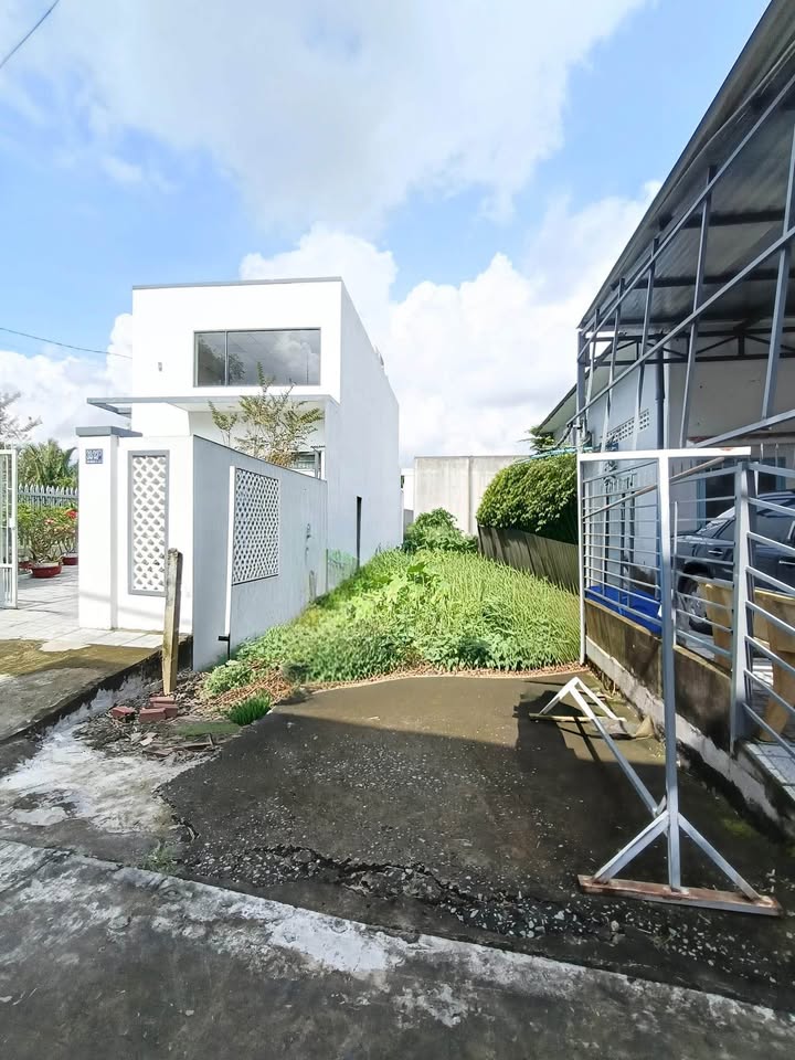 Đất nền hẻm 32 Trần Phong Sắc, Tân An 104m² giá 1.55 tỷ - Cơ hội đầu tư hấp dẫn!