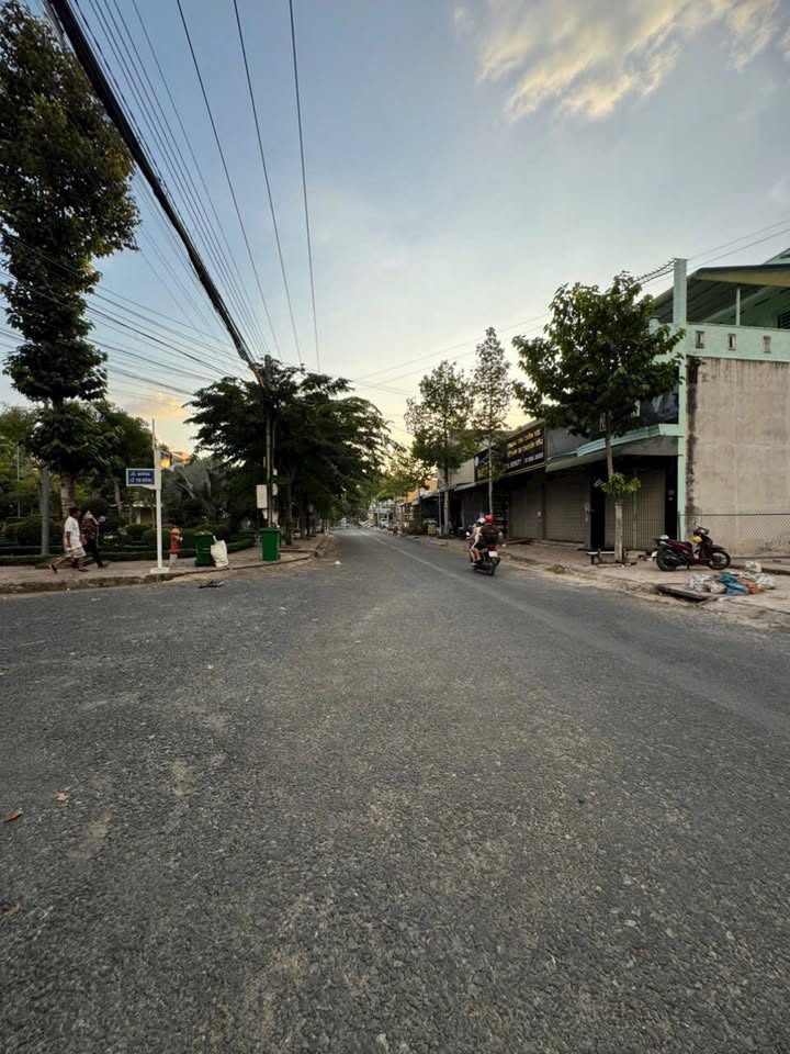 Nhà phố đẹp tại phường Long Hưng, Tân Châu 72m² giá 2 tỷ - Chính chủ bán gấp!