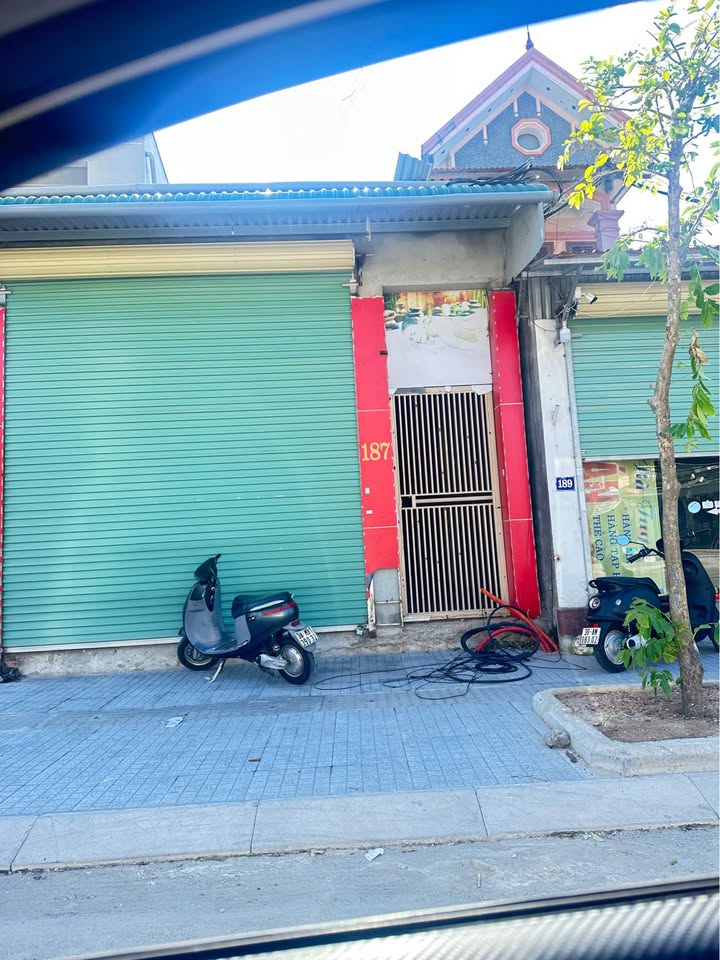 Nhà mặt đường Nguyễn Công Trứ, 22m² giá 5.69 tỷ - Vị trí cực kỳ đắc địa!