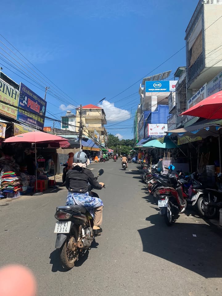 Nhà phố kinh doanh mặt tiền đường Số 1, Chợ Đồng Xoài 68m² giá 5 tỷ - Cơ hội đầu tư hấp dẫn!