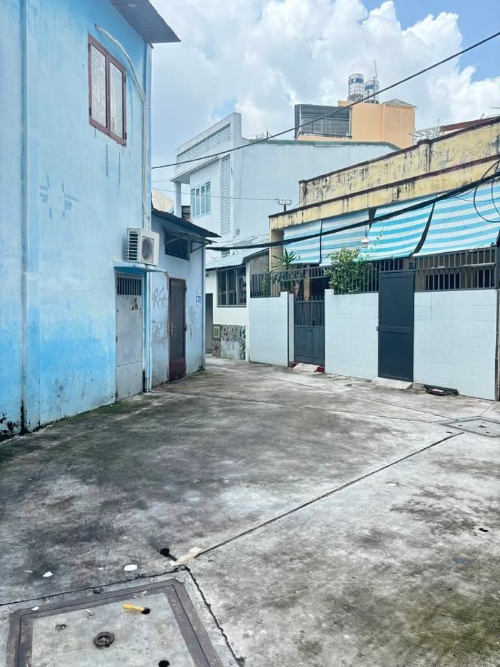 Nhà riêng Cách Mạng Tháng 8 Q.3 51m² giá 6.8 tỷ - Mặt tiền hẻm rộng, gần ga Metro!