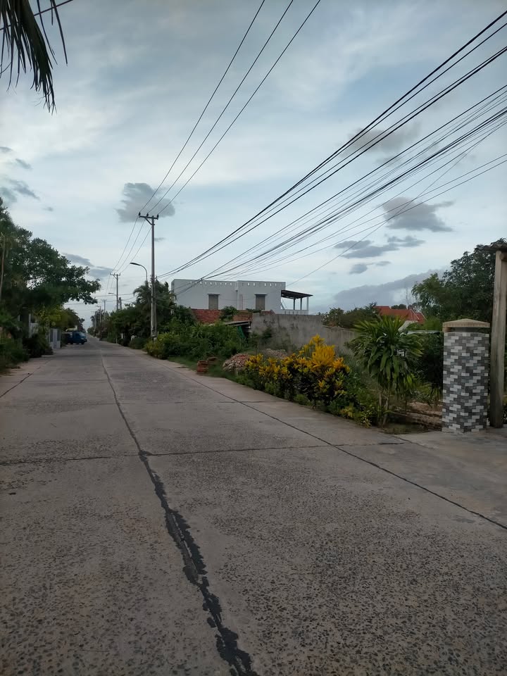 Đất nền mặt tiền đường Lê Hanh Đông Hòa 162m² giá chỉ 1 tỷ - Cơ hội đầu tư tuyệt vời!