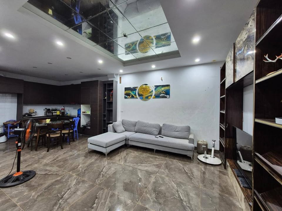 Nhà mặt đường Định Công Hạ 47m² giá 3.3 tỷ - Phù hợp gia đình nhỏ!