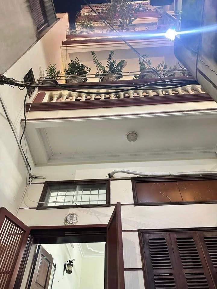 Nhà riêng Hai Bà Trưng 33m² giá 11.5 tỷ - Thiết kế hiện đại, sẵn sàng giao dịch!