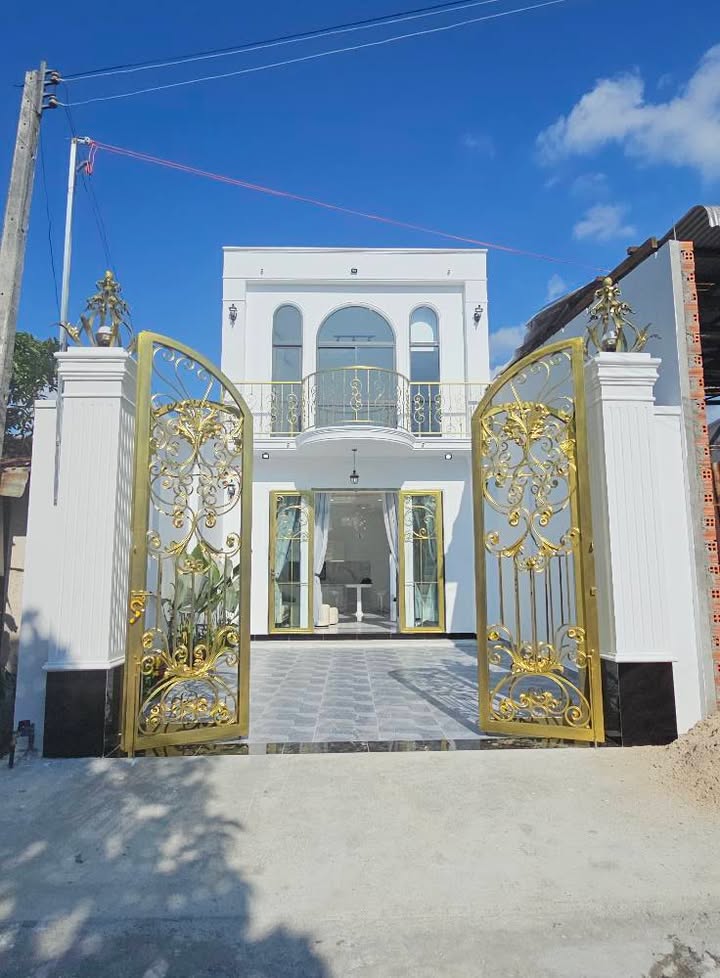 Nhà lầu cao cấp Hòa Thành 142.5m² giá 2.45 tỷ - Thiết kế hiện đại, view núi