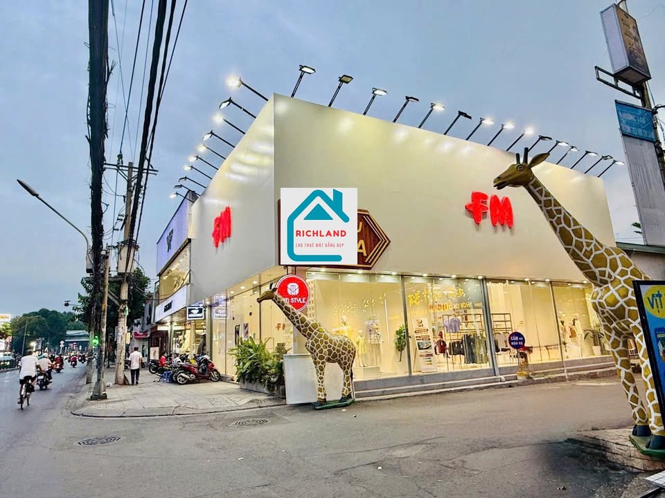 Cho thuê nhà góc 2 mặt tiền 645 Quang Trung, Gò Vấp - Vị trí đắc địa, giá tốt!