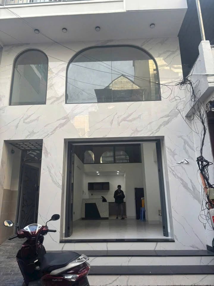 Cửa hàng cho thuê đường Nguyễn Trãi, quận 5, 35m² giá 15 triệu - Mặt bằng mới, giờ giấc tự do!