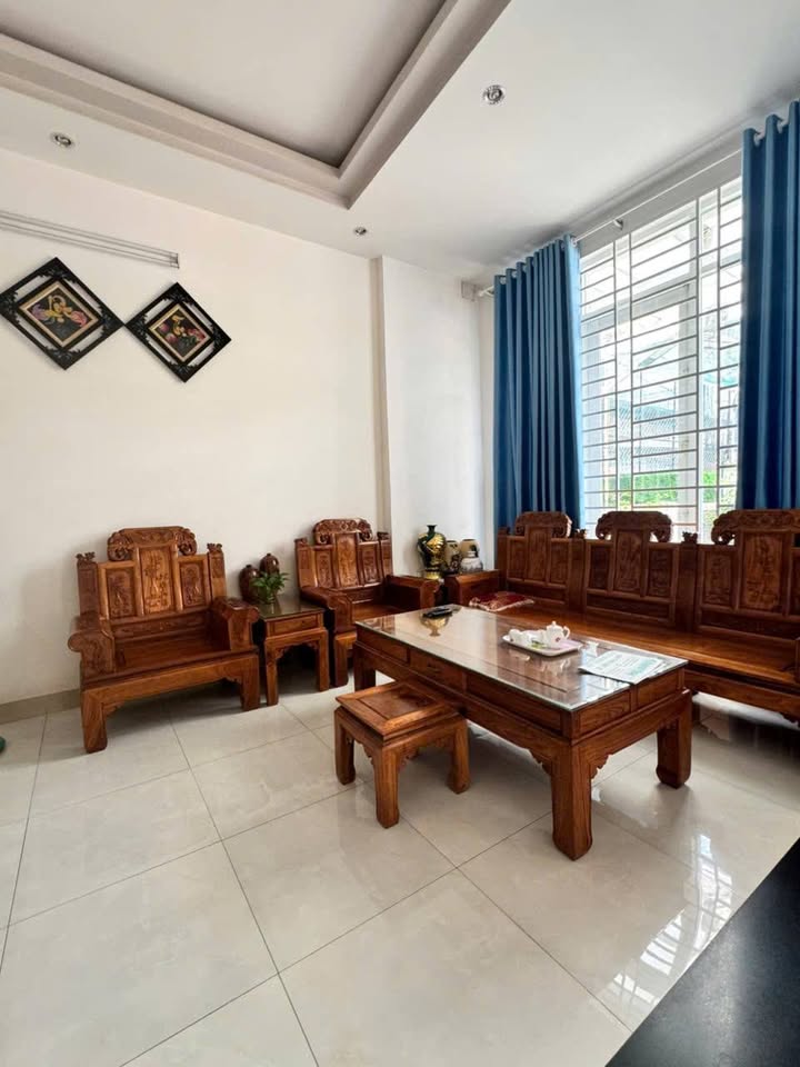 Nhà 2 tầng đường Phú Xương - Vĩnh Hải - 181m² giá 9.36 tỷ - Vị trí đắc địa gần biển!