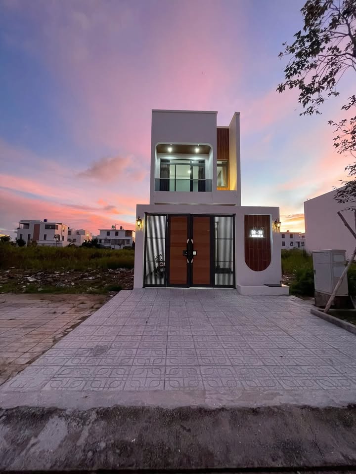 Nhà đẹp 100m² tại KĐT Tây Bắc Rạch Giá - Giá chỉ 3.45 tỷ, nội thất tặng kèm!