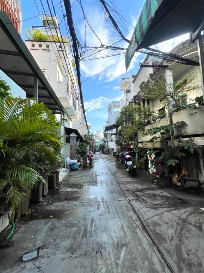 Nhà Hậu Giang Quận 6 75m² giá 9 tỷ - Tiện xây mới ngay vòng xoay Phú Lâm!