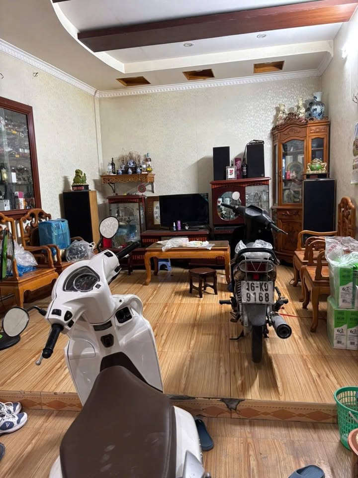 Nhà 2 tầng Ngõ 183 Đình Đông 51m² giá 2,5 tỷ - Hướng Tây, vị trí trung tâm!