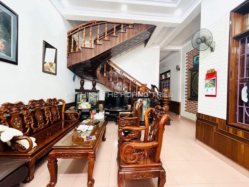 Bán nhà mặt tiền Hùng Vương, Nam Đông Hà, 120m² - Kinh doanh sầm uất!