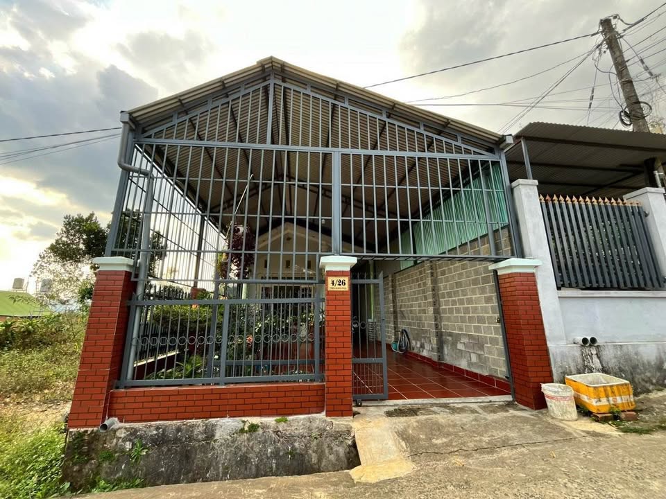 Bán nhà cấp 4 hẻm Triệu Quang Phục - Phường B'lao 249m² giá 2.35 tỷ - Không gian thoáng đãng, ô tô vào tận sân!