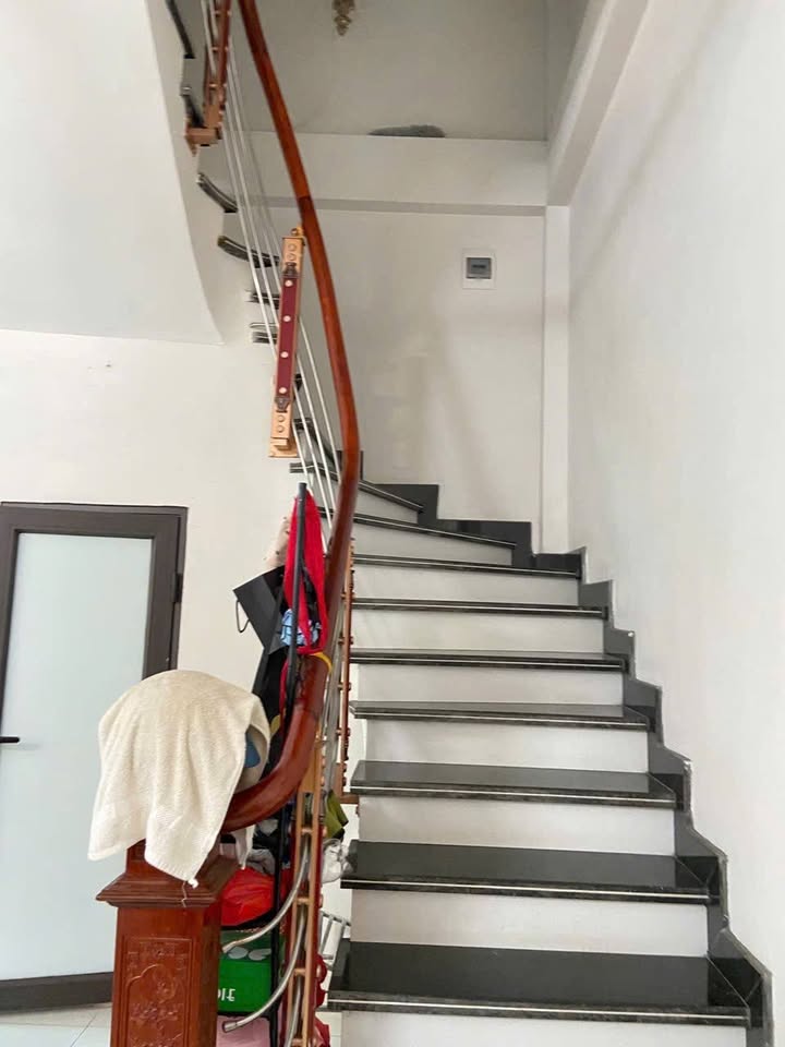 Nhà 3 tầng tại Tân Thịnh, Hòa Bình 40m² giá 3 tỷ - Thiết kế hiện đại, thuận tiện di chuyển!