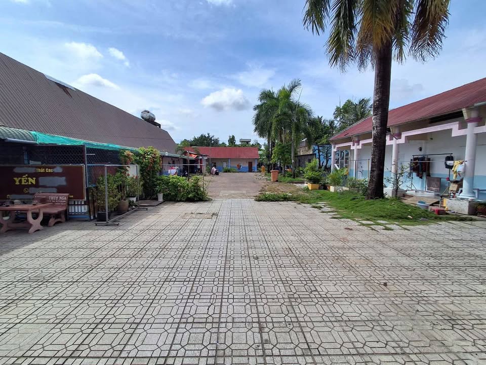 Bán gấp BĐS kinh doanh mặt tiền đường Nguyễn Trãi 1976m² - Tiềm năng sinh lời cao!