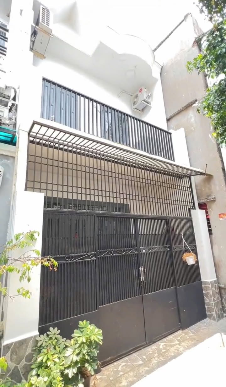Nhà phố Gò Vấp 81.4m² giá 4.4 tỷ - Sổ hồng chính chủ, tiện ích đầy đủ!