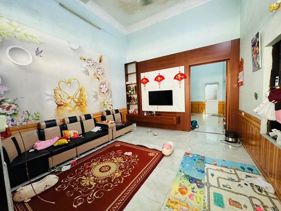 Nhà 2 tầng tại phường Quang Hanh 105m² giá 2.4 tỷ - Đất lành nở hậu, bán gấp!