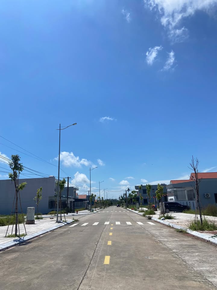 Đất nền Ninh Dương Móng Cái 100m² giá chỉ 1.8 tỷ - Khu dân cư sầm uất!