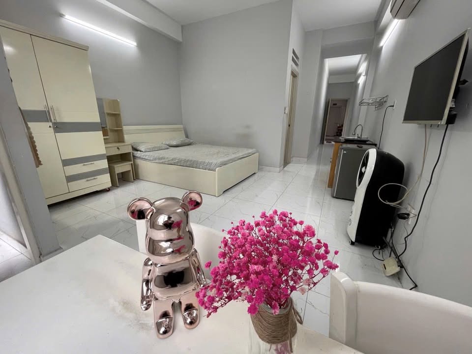 Căn hộ Ban Công tại 540 Cách Mạng Tháng 8, Quận 3 - Full nội thất, giá tốt!