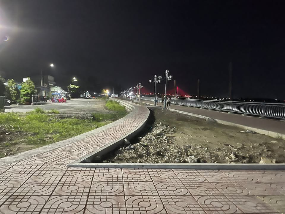 Nhà phố mặt tiền đường Nguyễn Văn Thảnh, Vĩnh Long 83m² giá 2.2 tỷ - Kinh doanh đa ngành nghề!