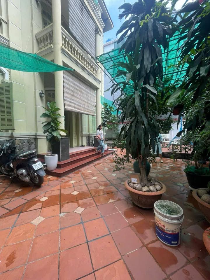 Biệt thự Xuân Thủy, Cầu Giấy 218m² giá 56.88 tỷ - Kiến trúc Pháp sang trọng!