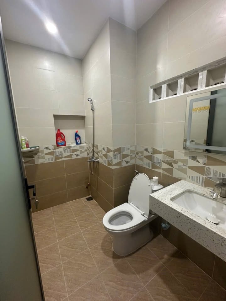 Nhà mặt tiền Phước Long 120m² giá 10 triệu - Không gian lý tưởng cho gia đình và văn phòng!