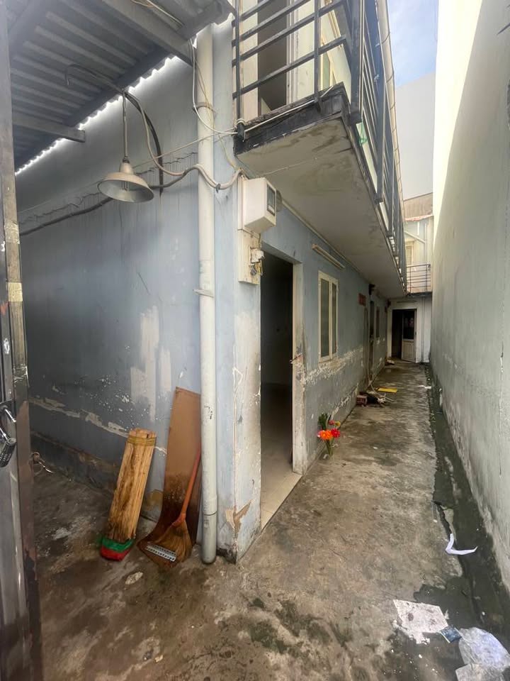 Nhà 2 tầng 68m² quận 4 giá 7.5 tỷ - Đầu tư sinh lời ổn định!