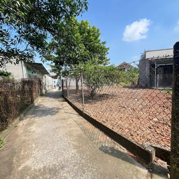 Đất thổ cư Hưng Định, Thuận An 220m² giá 2,3 tỷ - Đường thông thoáng, vị trí đẹp!