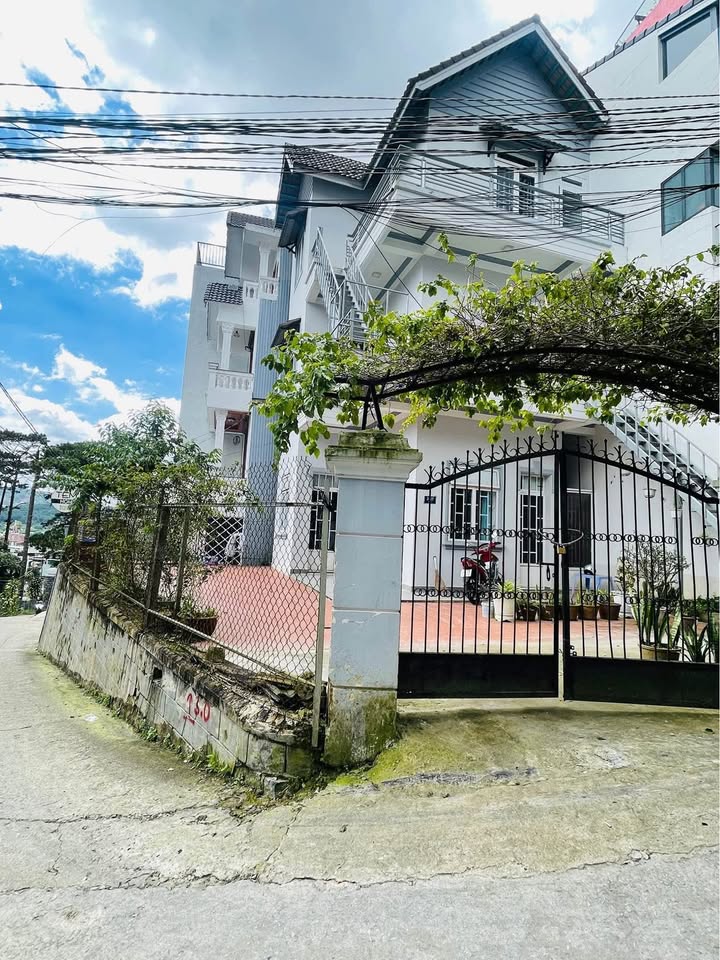 Nhà 3 tầng 2 mặt tiền gần chợ Ngô Quyền, Đà Lạt - 120m² chỉ 6.3 tỷ!