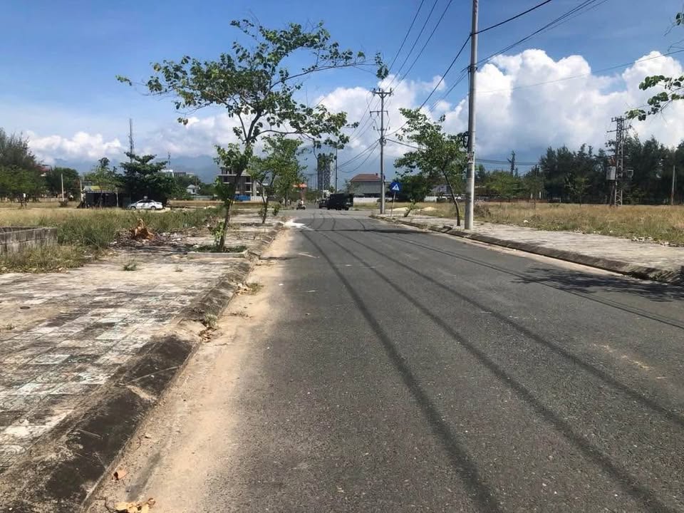 Bán lô đất biệt thự Xuân Thiều, Hòa Hiệp Nam, 300m² giá 15 tỷ - Tiềm năng đầu tư cực tốt!