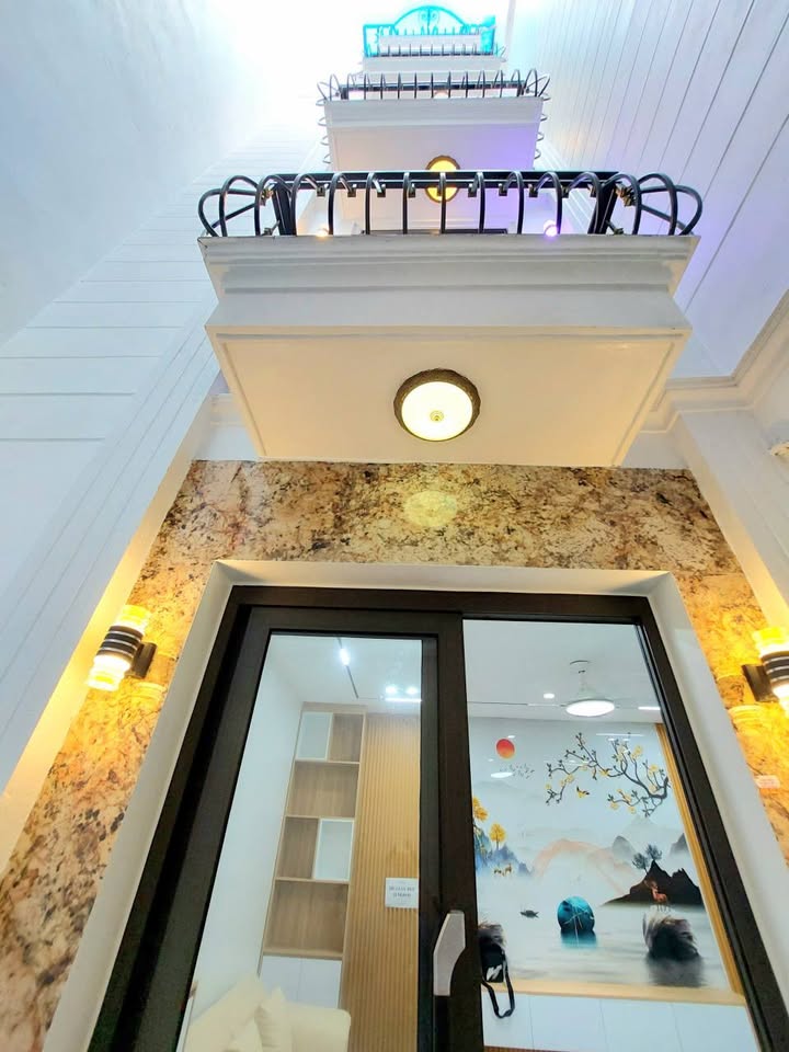 Nhà 6 tầng thang máy tại ngõ 52 Dương Văn Bé 33m² giá 9.5 tỷ - Pháp lý chuẩn chính chủ