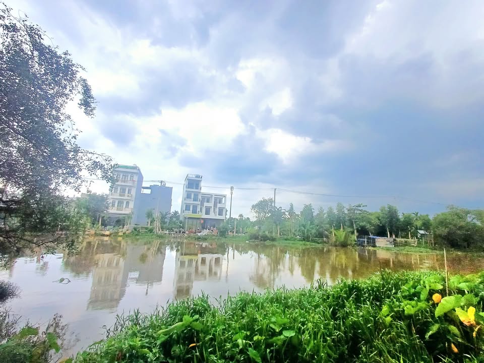 Nhà mặt tiền sông đường Hà Huy Giáp Quận 12 200m² giá 7.6 tỷ - Sân vườn siêu rộng