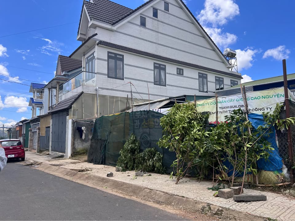 Đất xây dựng Đà Lạt 168m² giá 5.5 tỷ - Sổ đỏ chính chủ, mặt tiền 11m!