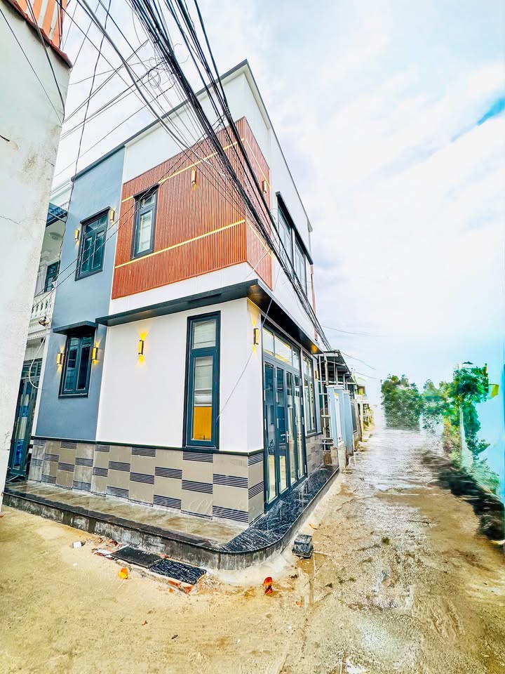 Nhà mới 100% tại Tổ 3 Nguyễn Văn Linh, 42m² giá 2.49 tỷ - Full nội thất hiện đại!